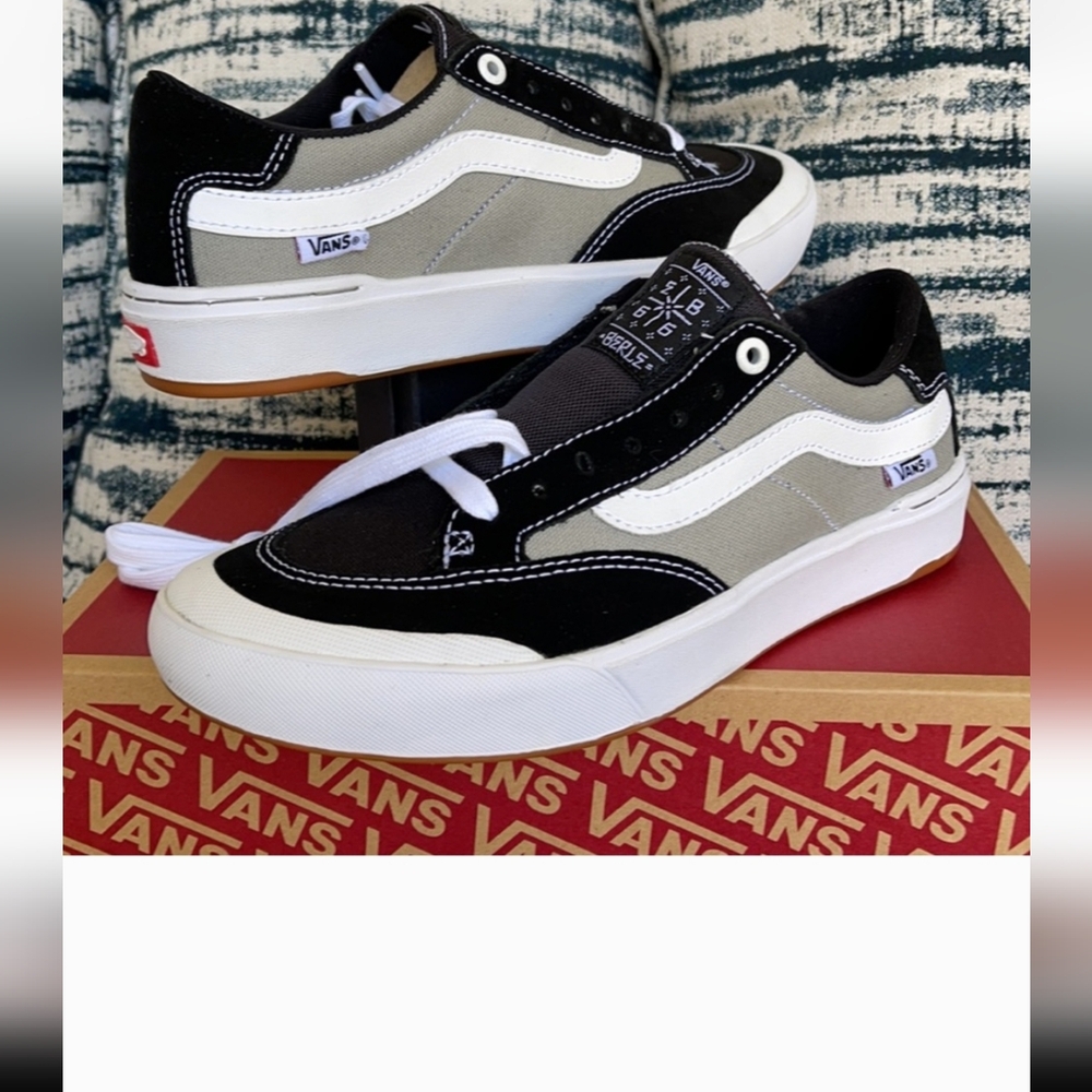 Vans Men's Black and White Sneakers